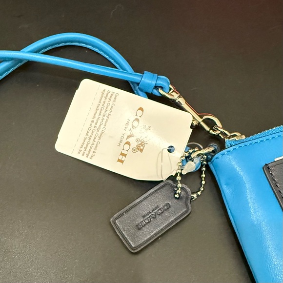 COACH Navy Blue Azure Colorblock Corner Zip Small Wristlet Wallet NWT & Box - Picture 8 of 11